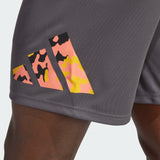 TRAIN ESSENTIALS SEASONAL TRAINING SHORTS