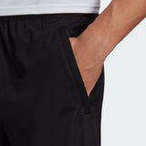 TRAIN ESSENTIALS LOGO TRAINING SHORTS