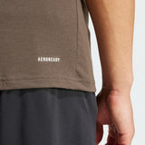 TRAIN ESSENTIALS FEELREADY LOGO TRAINING TEE